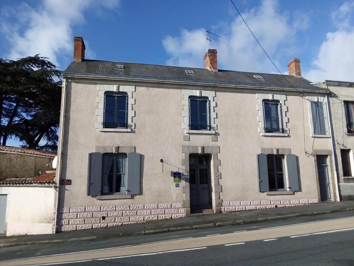 Les Cedres Bed and Breakfast Montaigu-Vendee Exteriör bild